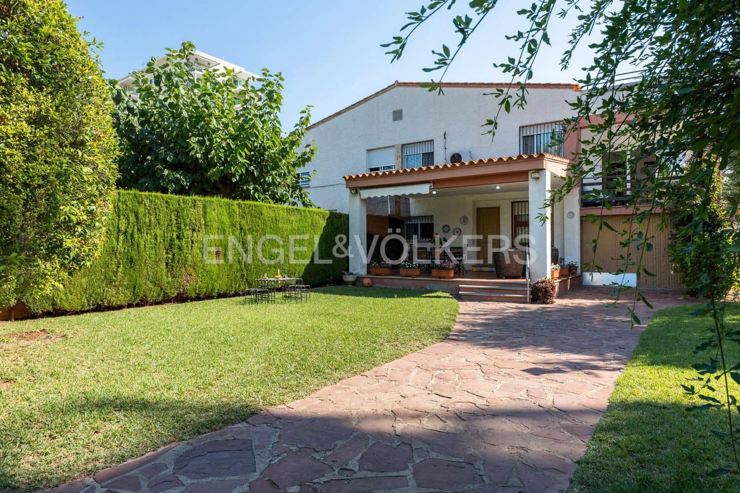 5 bedroom Villa for sale in Benicassim with garage - € 499,000 (Ref: 9187695)