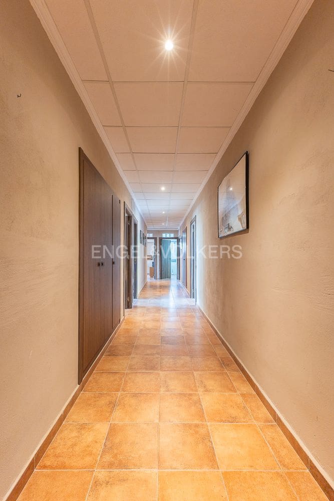 6 bedroom Villa for sale in Casinos with pool garage - € 469,999 (Ref: 9194946)
