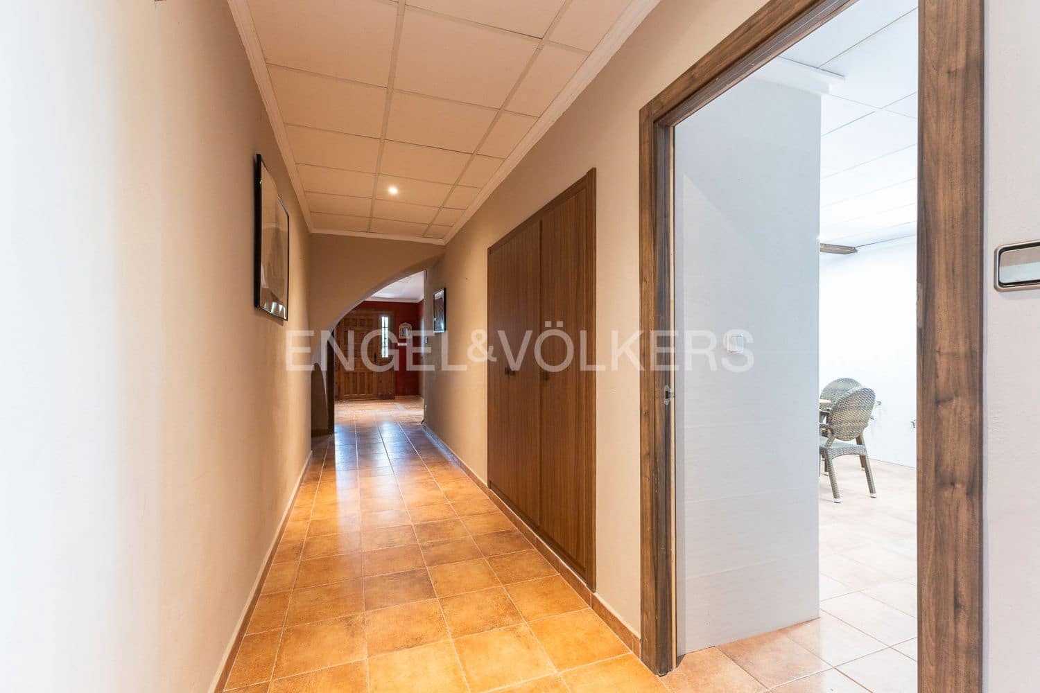 6 bedroom Villa for sale in Casinos with pool garage - € 469,999 (Ref: 9194946)