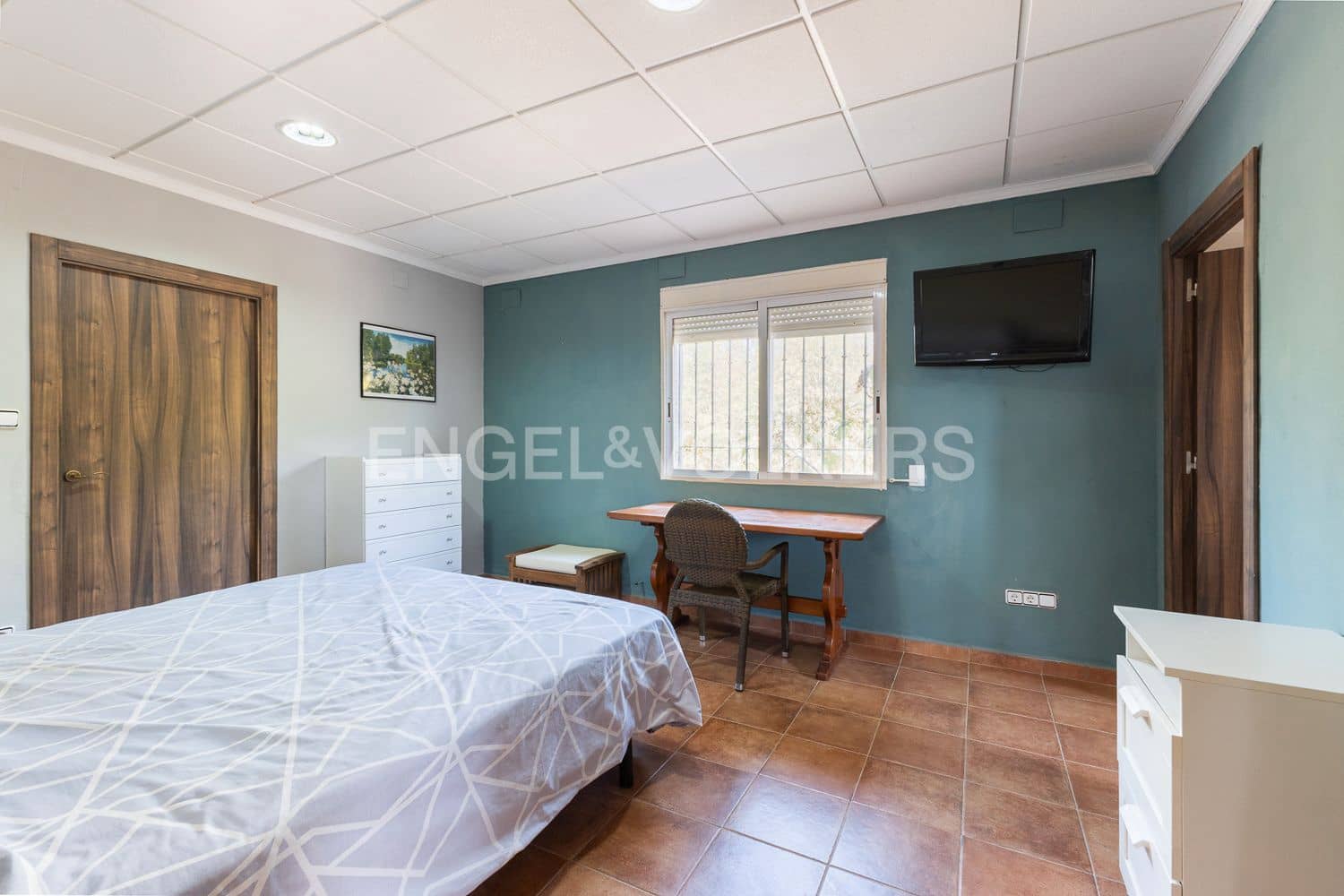 6 bedroom Villa for sale in Casinos with pool garage - € 469,999 (Ref: 9194946)