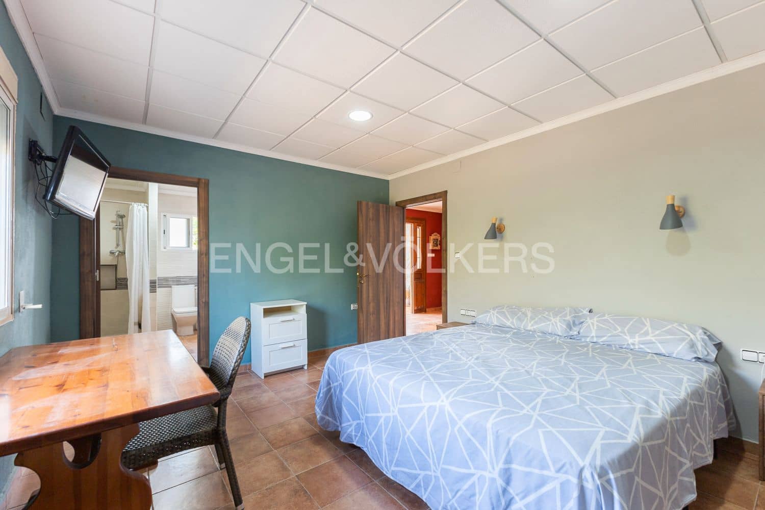 6 bedroom Villa for sale in Casinos with pool garage - € 469,999 (Ref: 9194946)