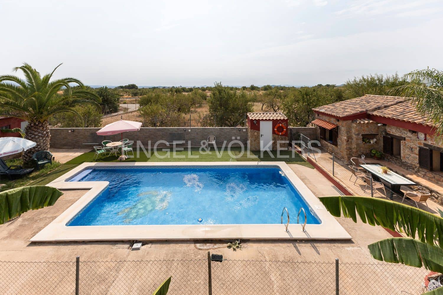 6 bedroom Villa for sale in Casinos with pool garage - € 469,999 (Ref: 9194946)