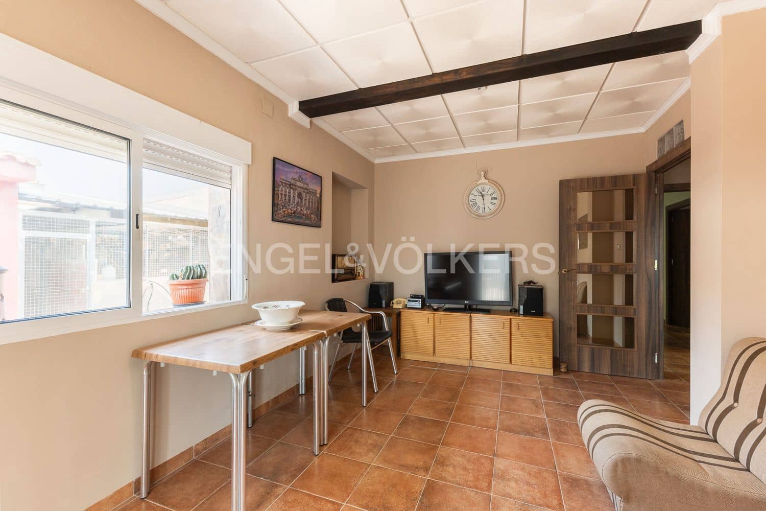 6 bedroom Villa for sale in Casinos with pool garage - € 469,999 (Ref: 9194946)