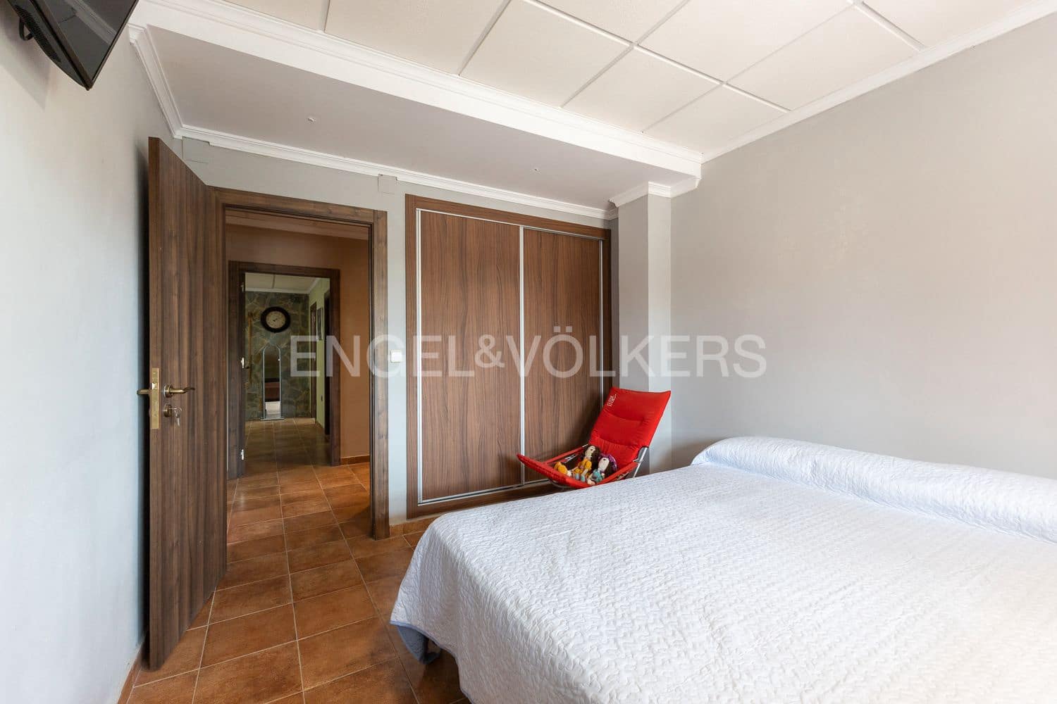 6 bedroom Villa for sale in Casinos with pool garage - € 469,999 (Ref: 9194946)