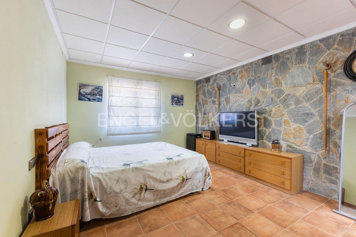 6 bedroom Villa for sale in Casinos with pool garage - € 469,999 (Ref: 9194946)