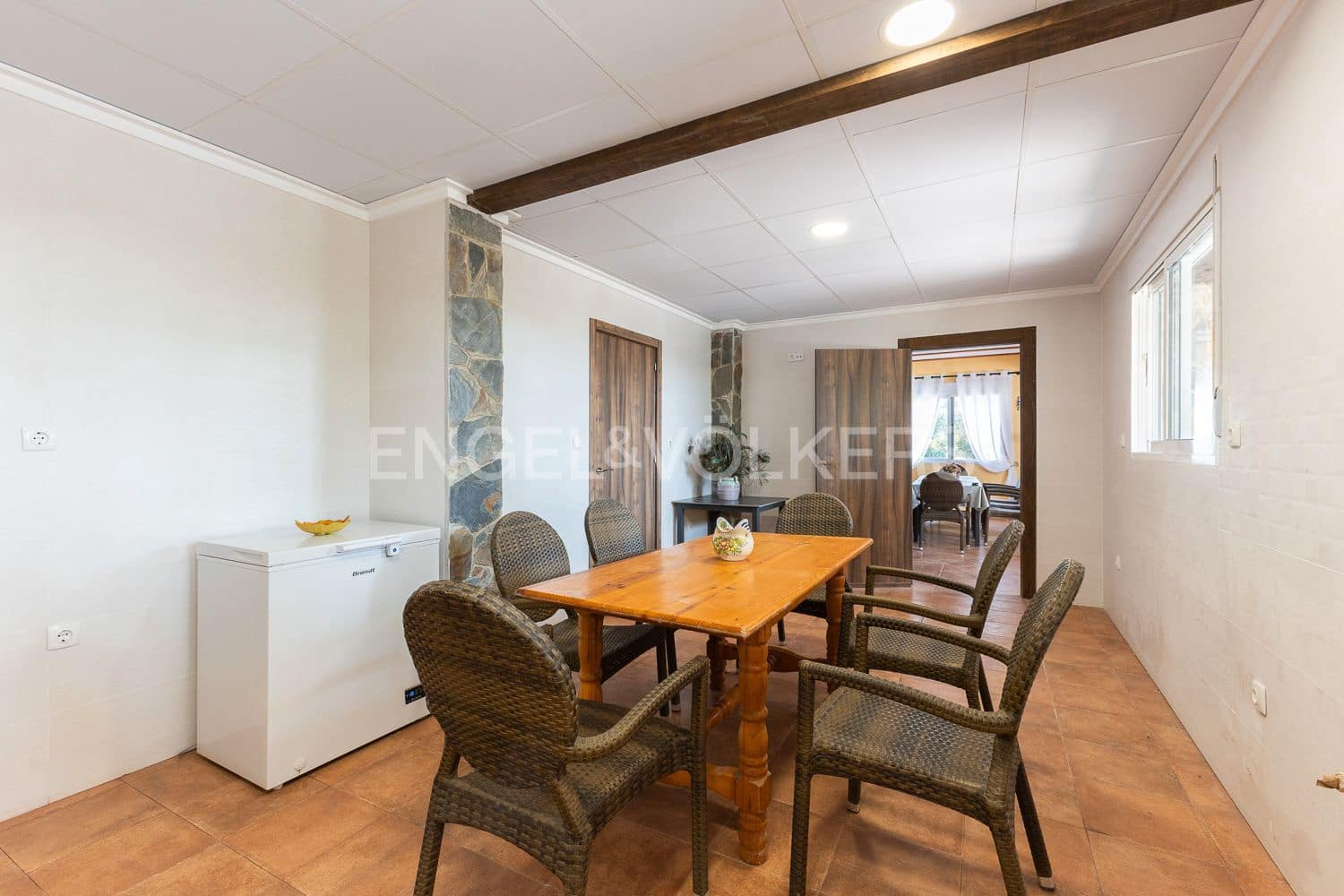 6 bedroom Villa for sale in Casinos with pool garage - € 469,999 (Ref: 9194946)