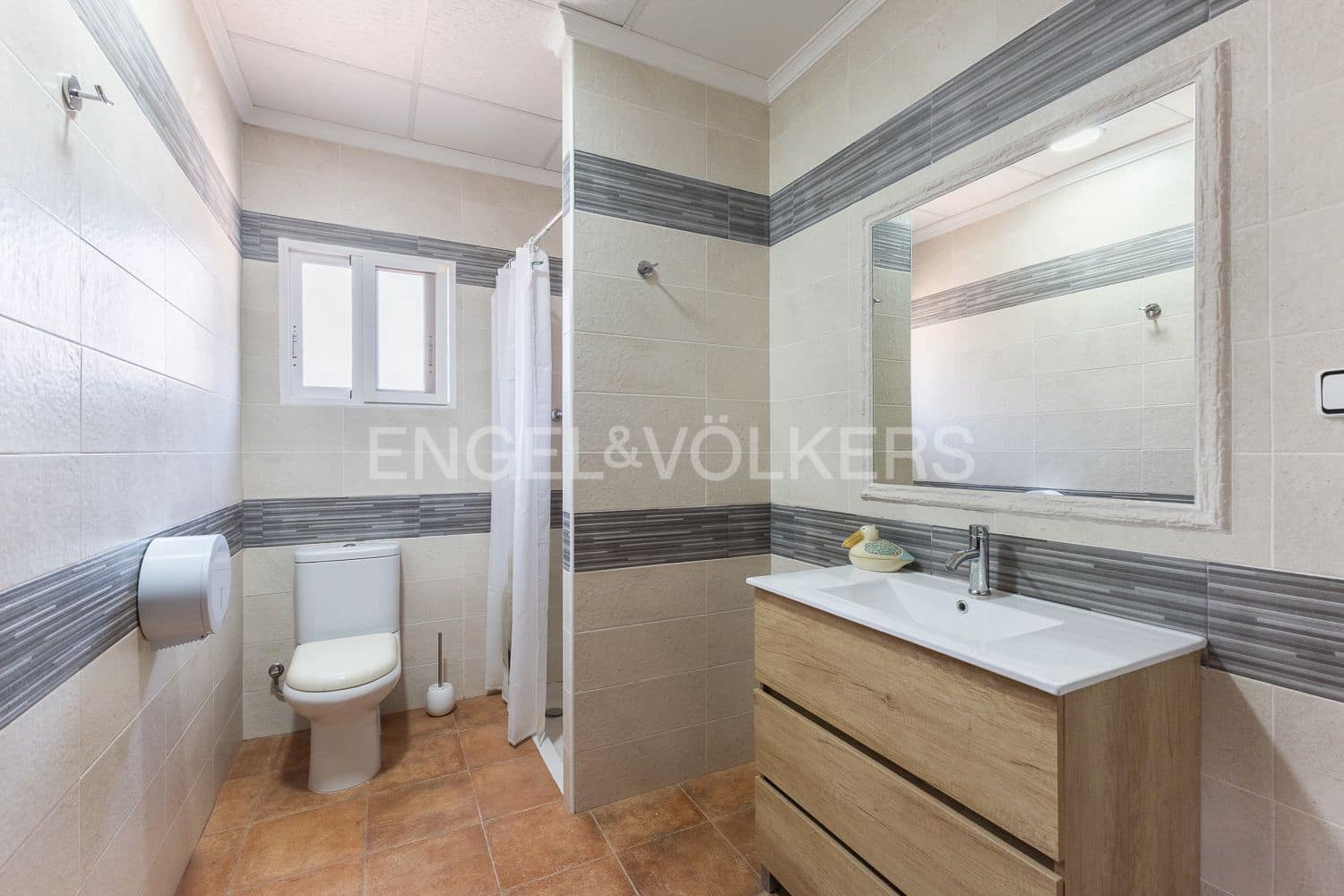 6 bedroom Villa for sale in Casinos with pool garage - € 469,999 (Ref: 9194946)