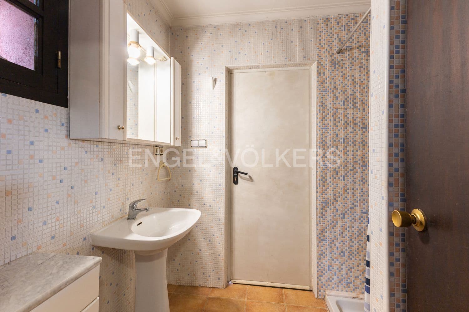 6 bedroom Villa for sale in Casinos with pool garage - € 469,999 (Ref: 9194946)
