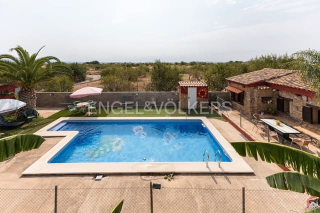 6 bedroom Villa for sale in Casinos with pool garage - € 469,999 (Ref: 9194946)