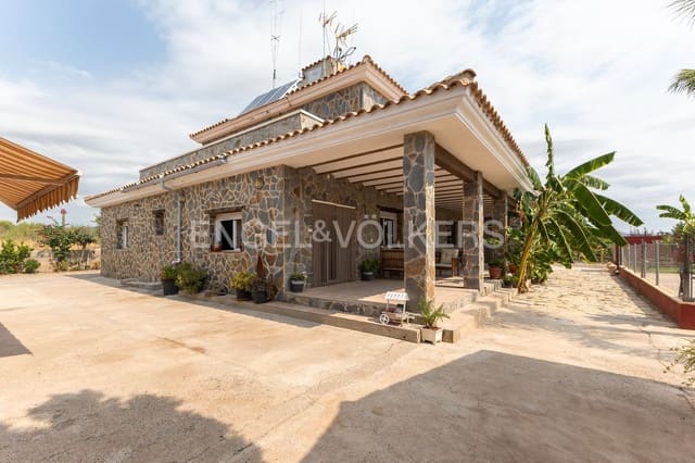 6 bedroom Villa for sale in Casinos with pool garage - € 469,999 (Ref: 9194946)