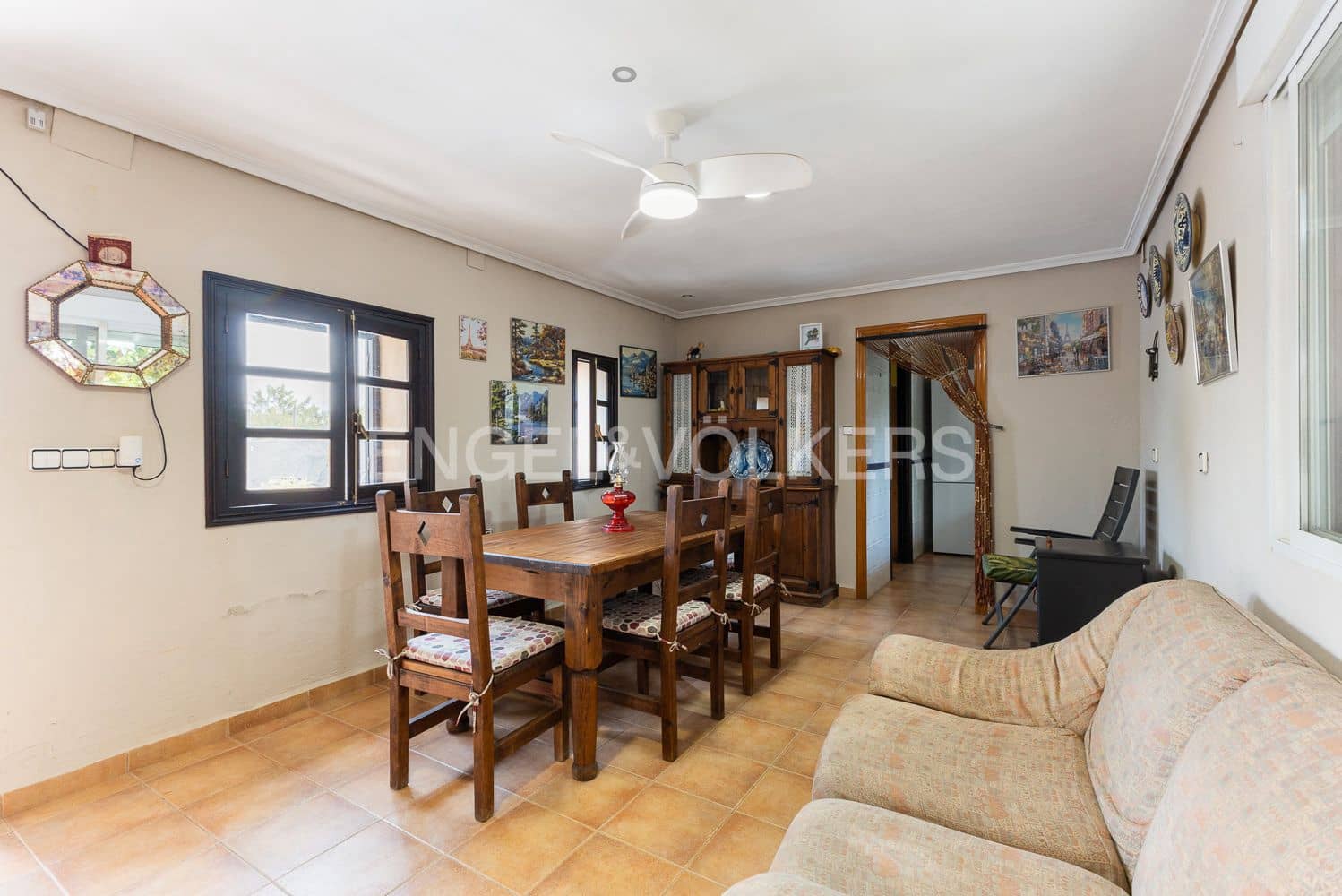 6 bedroom Villa for sale in Casinos with pool garage - € 469,999 (Ref: 9194946)