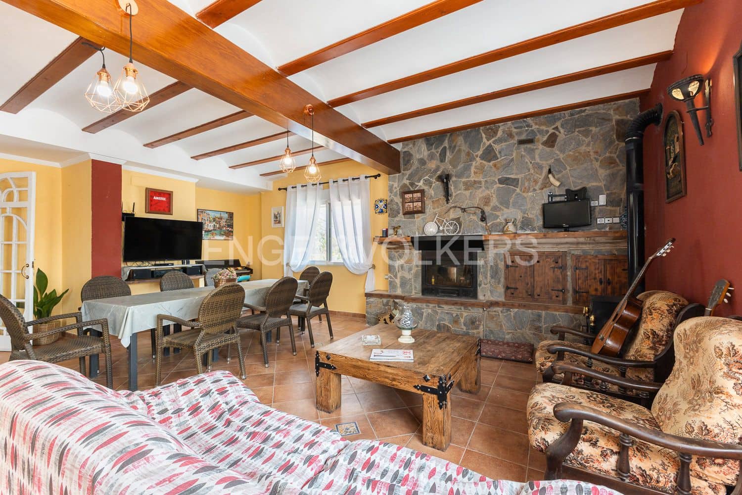 6 bedroom Villa for sale in Casinos with pool garage - € 469,999 (Ref: 9194946)