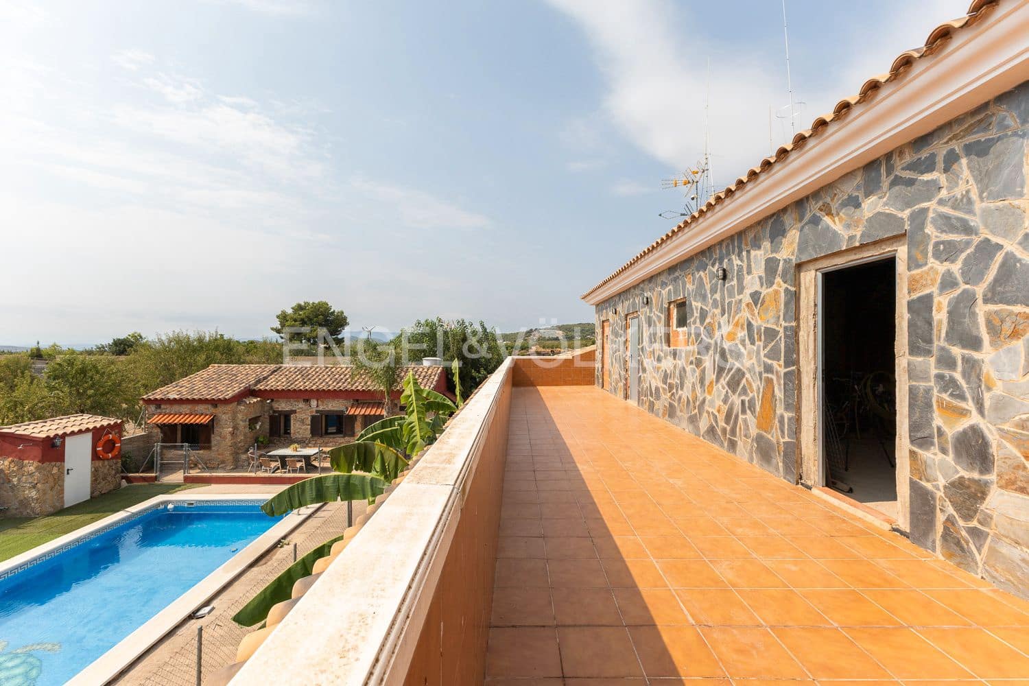 6 bedroom Villa for sale in Casinos with pool garage - € 469,999 (Ref: 9194946)