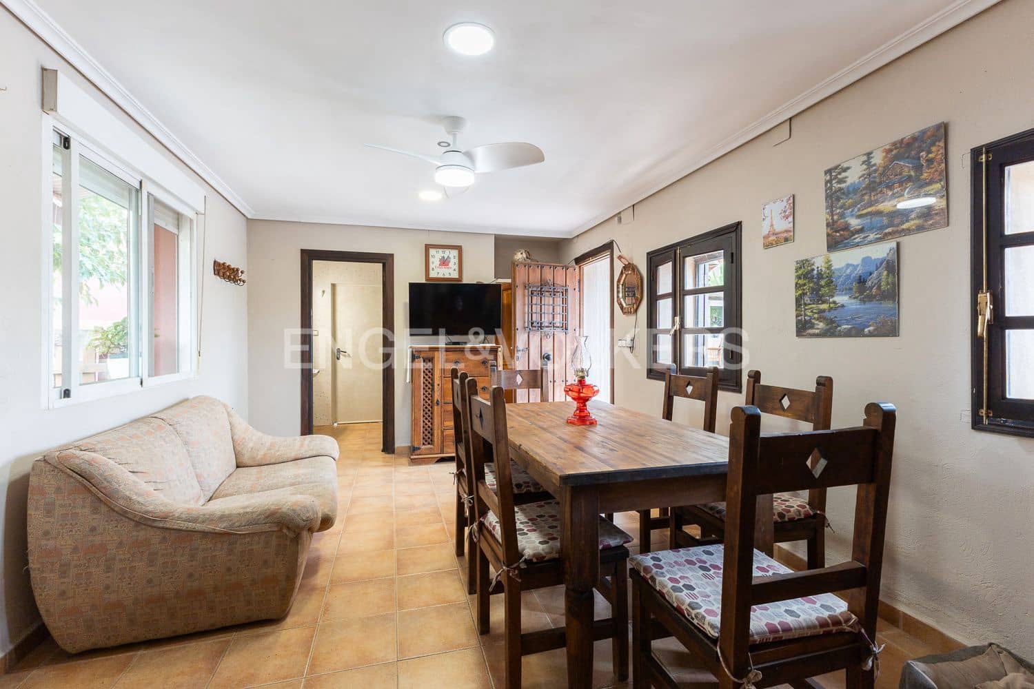 6 bedroom Villa for sale in Casinos with pool garage - € 469,999 (Ref: 9194946)