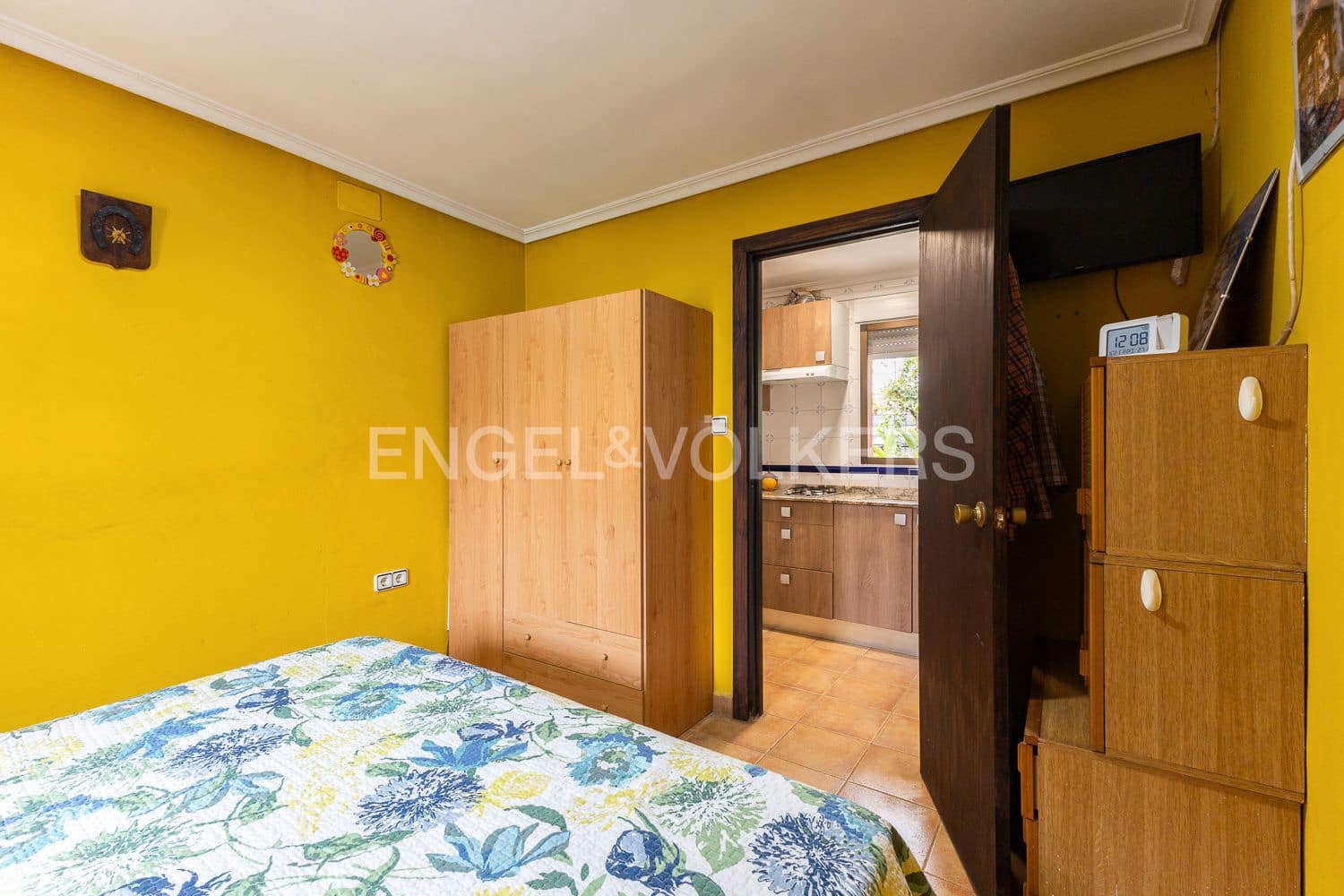 6 bedroom Villa for sale in Casinos with pool garage - € 469,999 (Ref: 9194946)