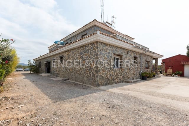 6 bedroom Villa for sale in Casinos with pool garage - € 469,999 (Ref: 9194946)