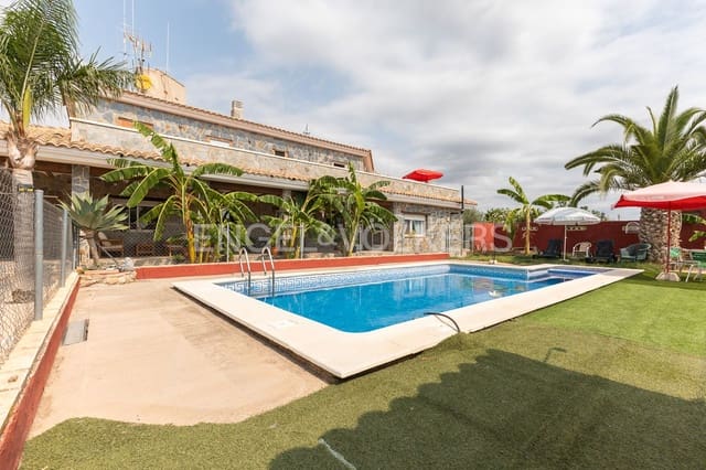 6 bedroom Villa for sale in Casinos with pool garage - € 469,999 (Ref: 9194946)