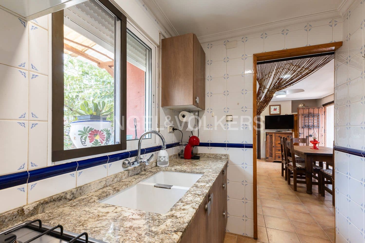 6 bedroom Villa for sale in Casinos with pool garage - € 469,999 (Ref: 9194946)