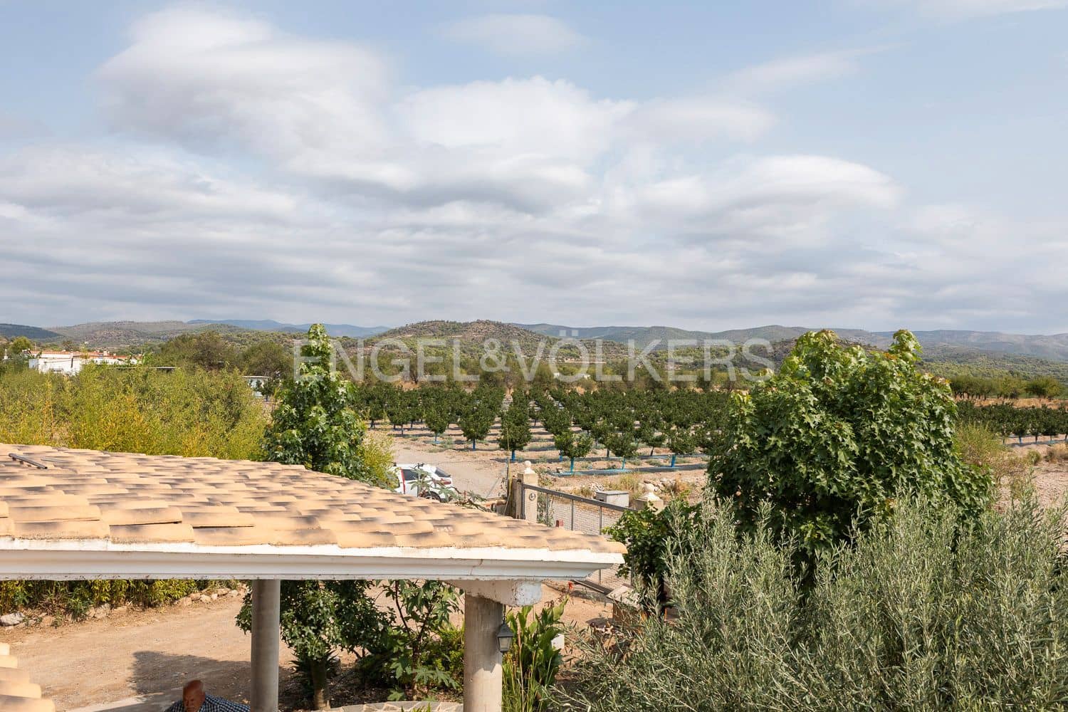 6 bedroom Villa for sale in Casinos with pool garage - € 469,999 (Ref: 9194946)