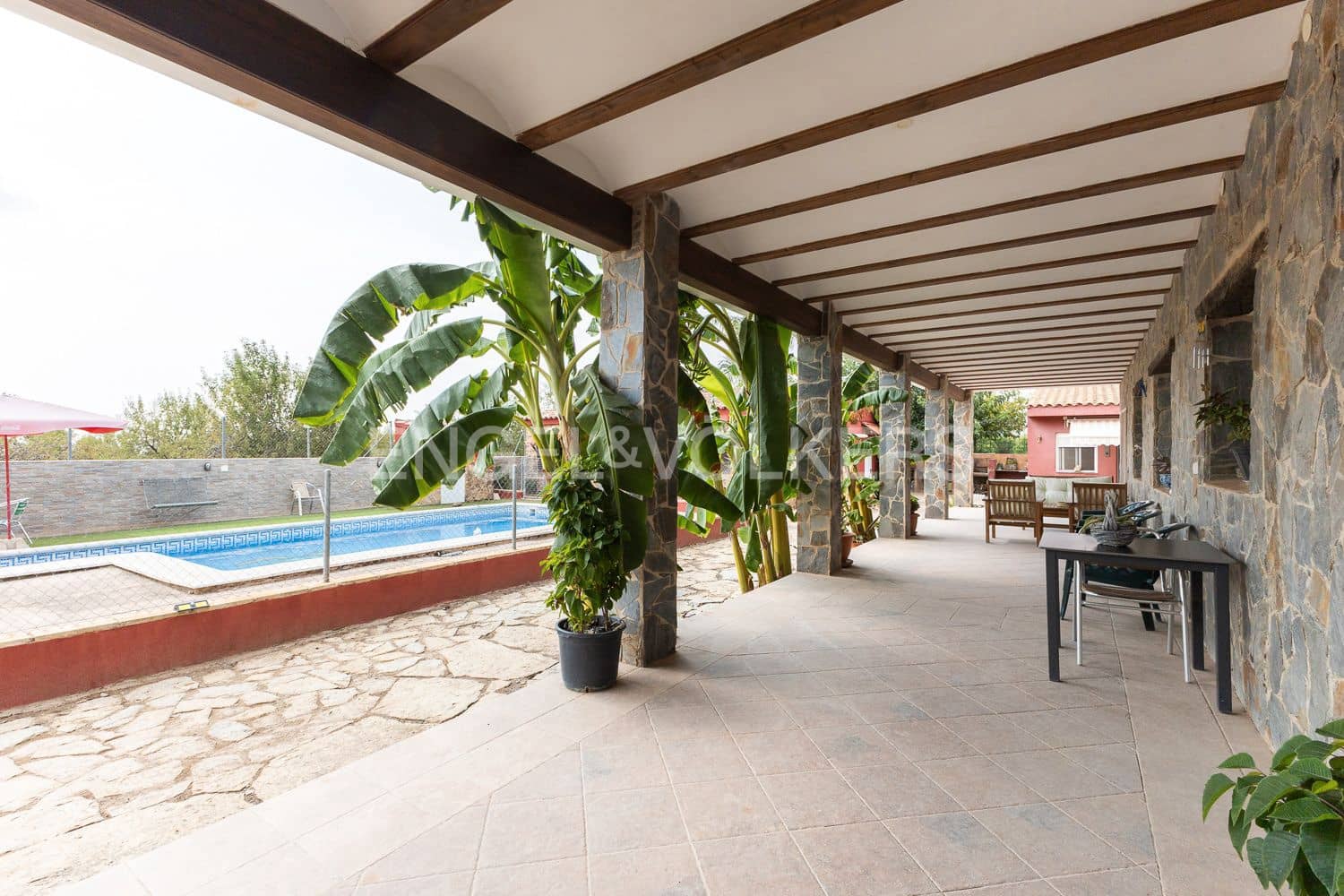 6 bedroom Villa for sale in Casinos with pool garage - € 469,999 (Ref: 9194946)