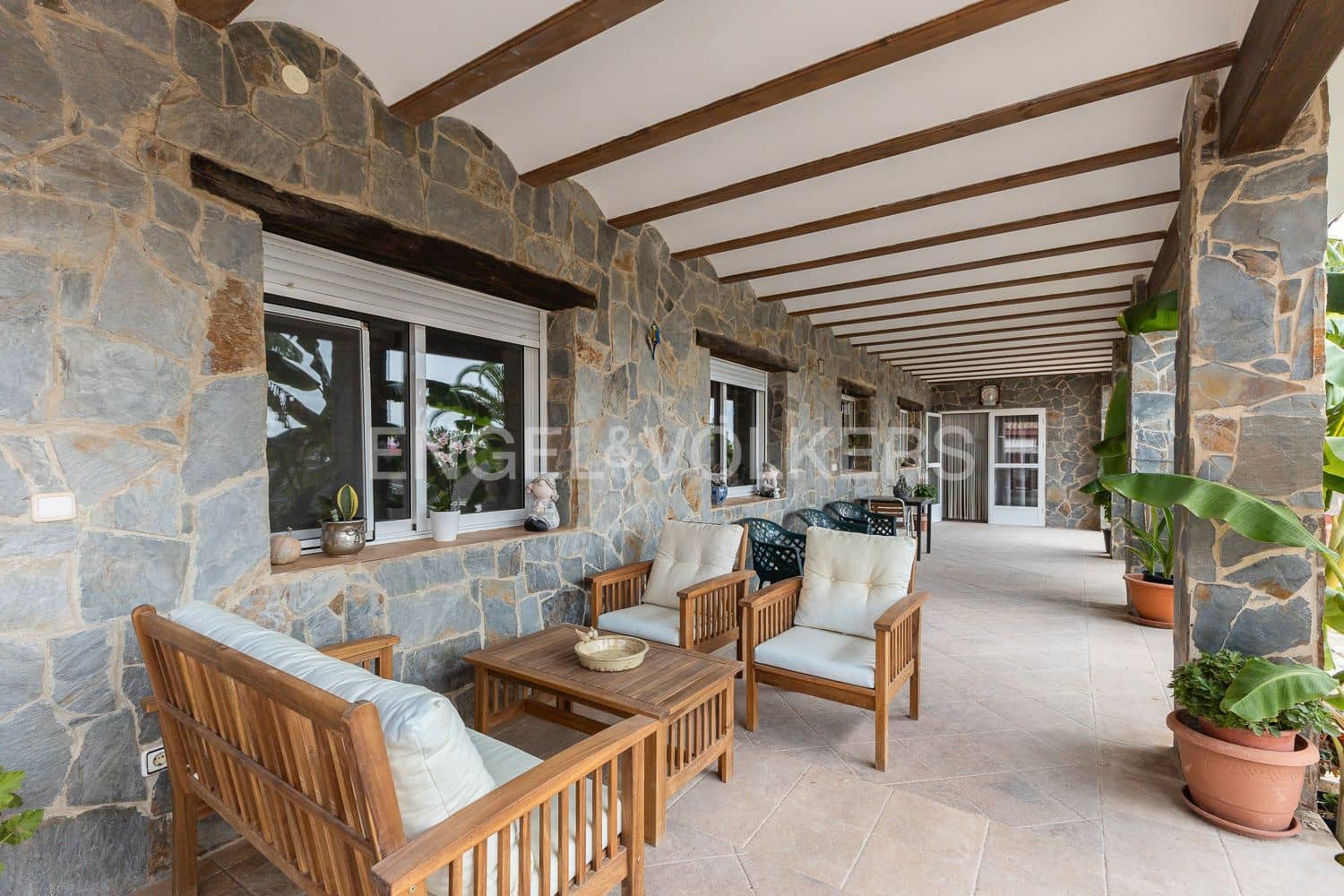 6 bedroom Villa for sale in Casinos with pool garage - € 469,999 (Ref: 9194946)