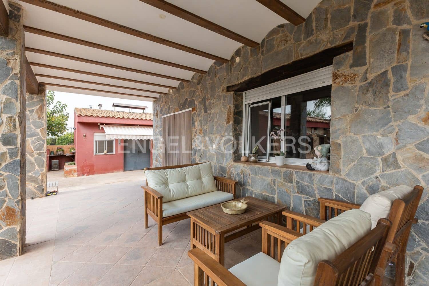 6 bedroom Villa for sale in Casinos with pool garage - € 469,999 (Ref: 9194946)