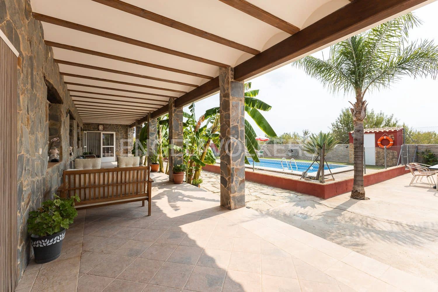 6 bedroom Villa for sale in Casinos with pool garage - € 469,999 (Ref: 9194946)