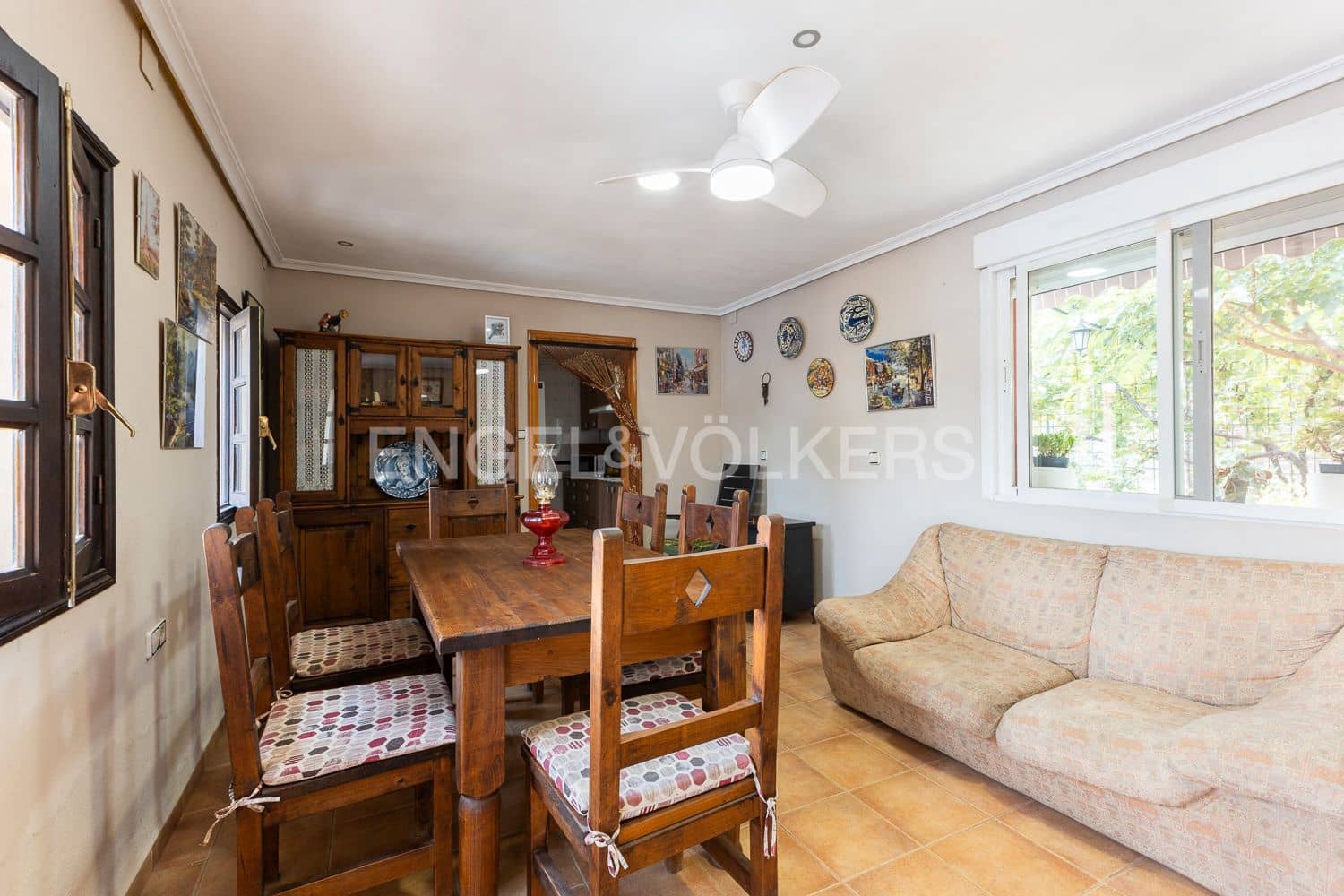 6 bedroom Villa for sale in Casinos with pool garage - € 469,999 (Ref: 9194946)