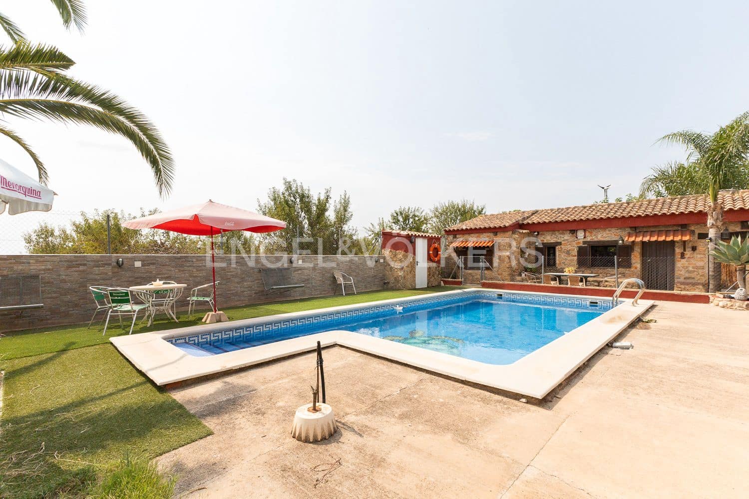 6 bedroom Villa for sale in Casinos with pool garage - € 469,999 (Ref: 9194946)