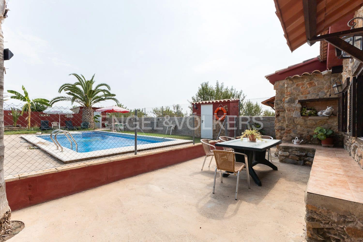 6 bedroom Villa for sale in Casinos with pool garage - € 469,999 (Ref: 9194946)