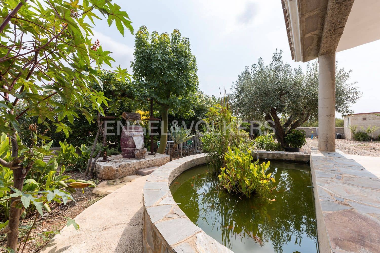 6 bedroom Villa for sale in Casinos with pool garage - € 469,999 (Ref: 9194946)