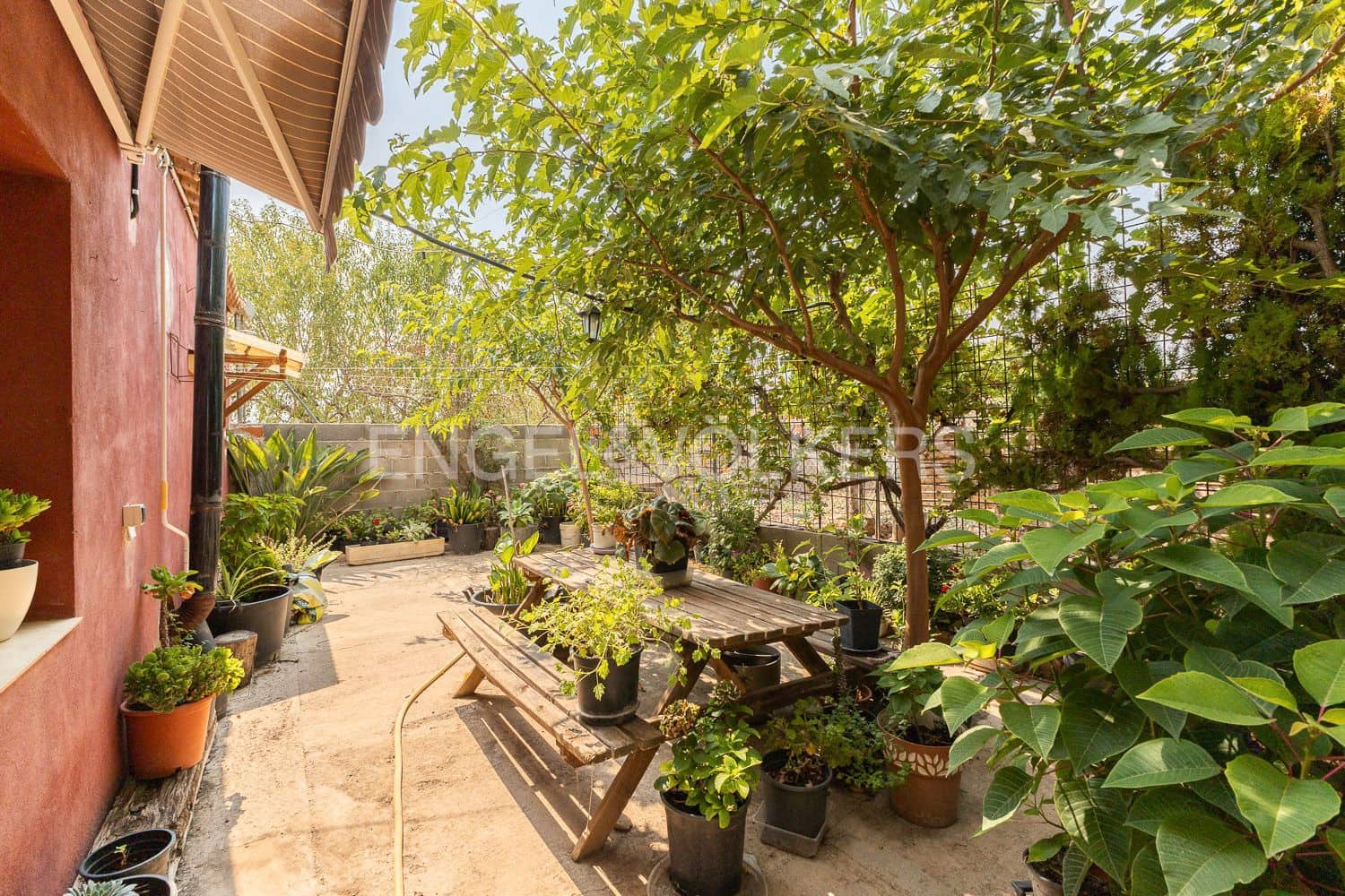 6 bedroom Villa for sale in Casinos with pool garage - € 469,999 (Ref: 9194946)