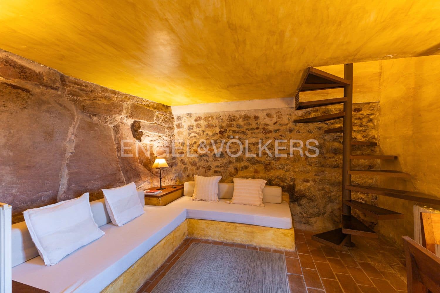 11 bedroom Hotel for sale in Vilafames - € 993,000 (Ref: 9197023)