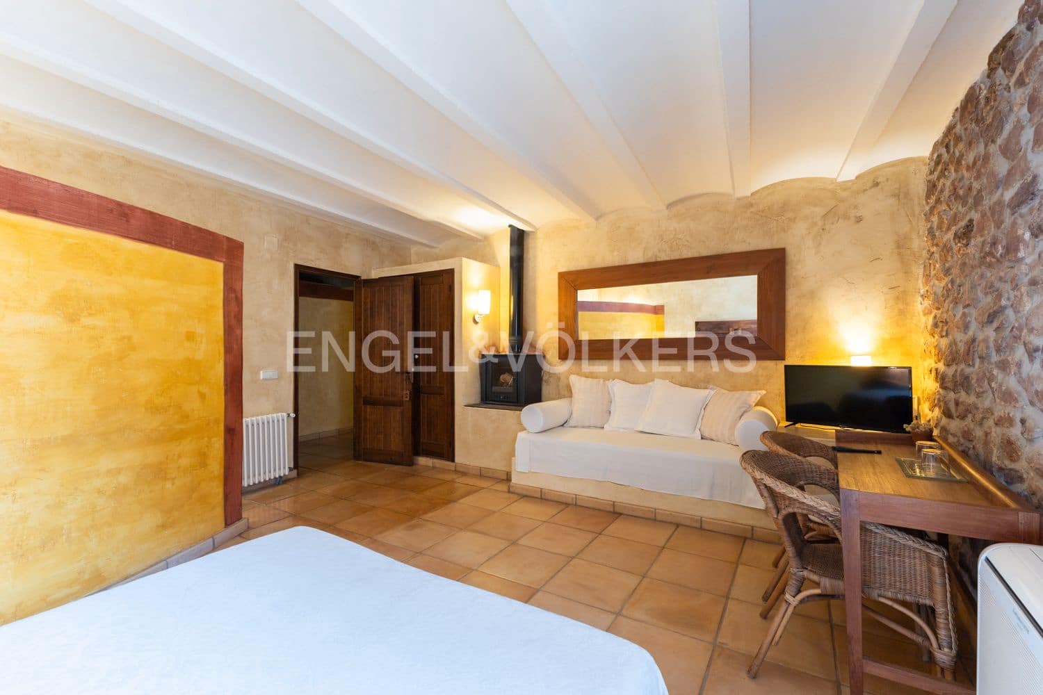 11 bedroom Hotel for sale in Vilafames - € 993,000 (Ref: 9197023)