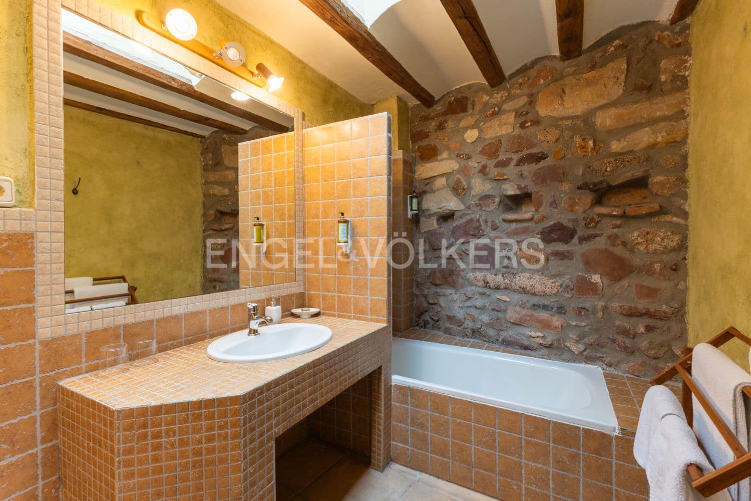 11 bedroom Hotel for sale in Vilafames - € 993,000 (Ref: 9197023)