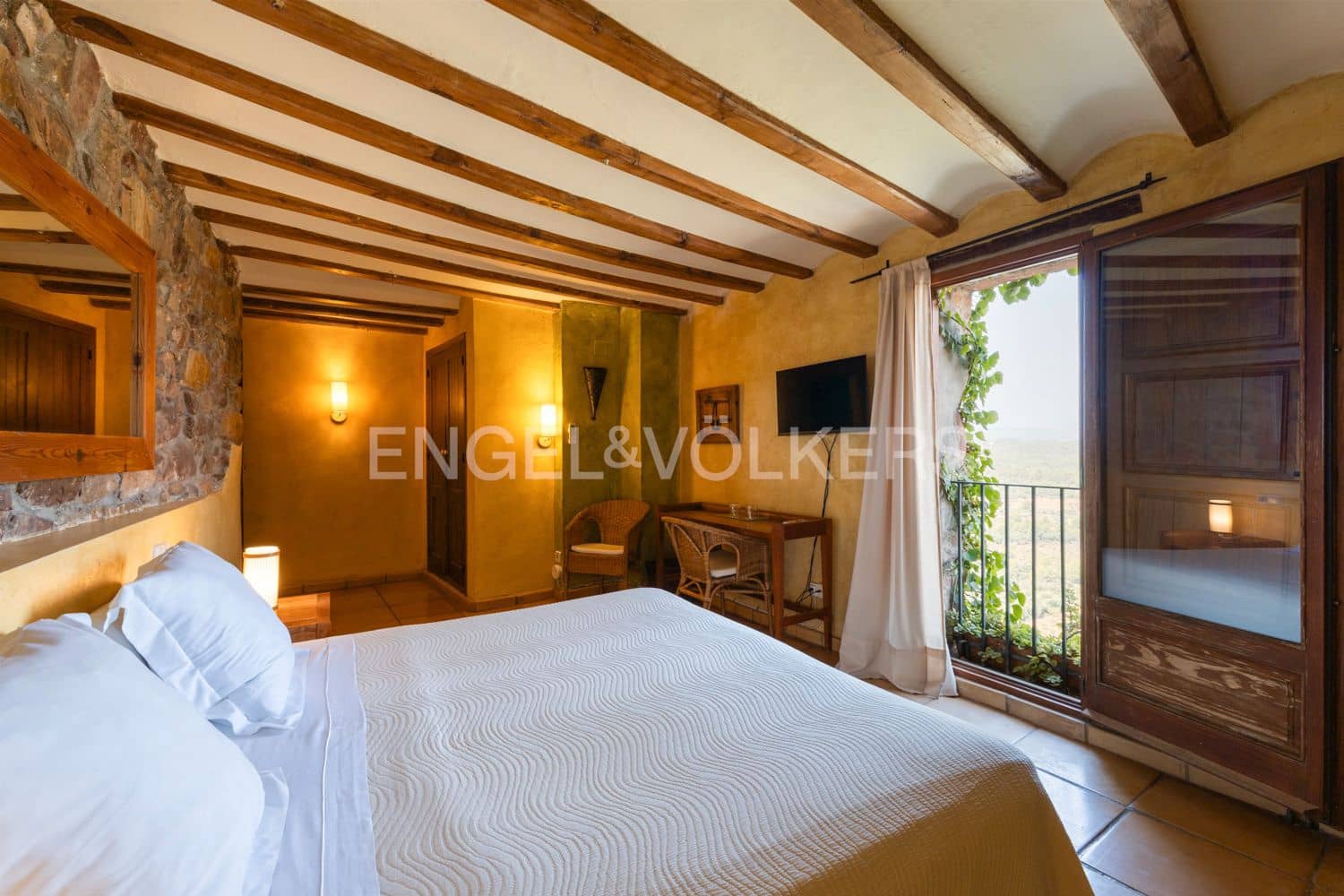 11 bedroom Hotel for sale in Vilafames - € 993,000 (Ref: 9197023)