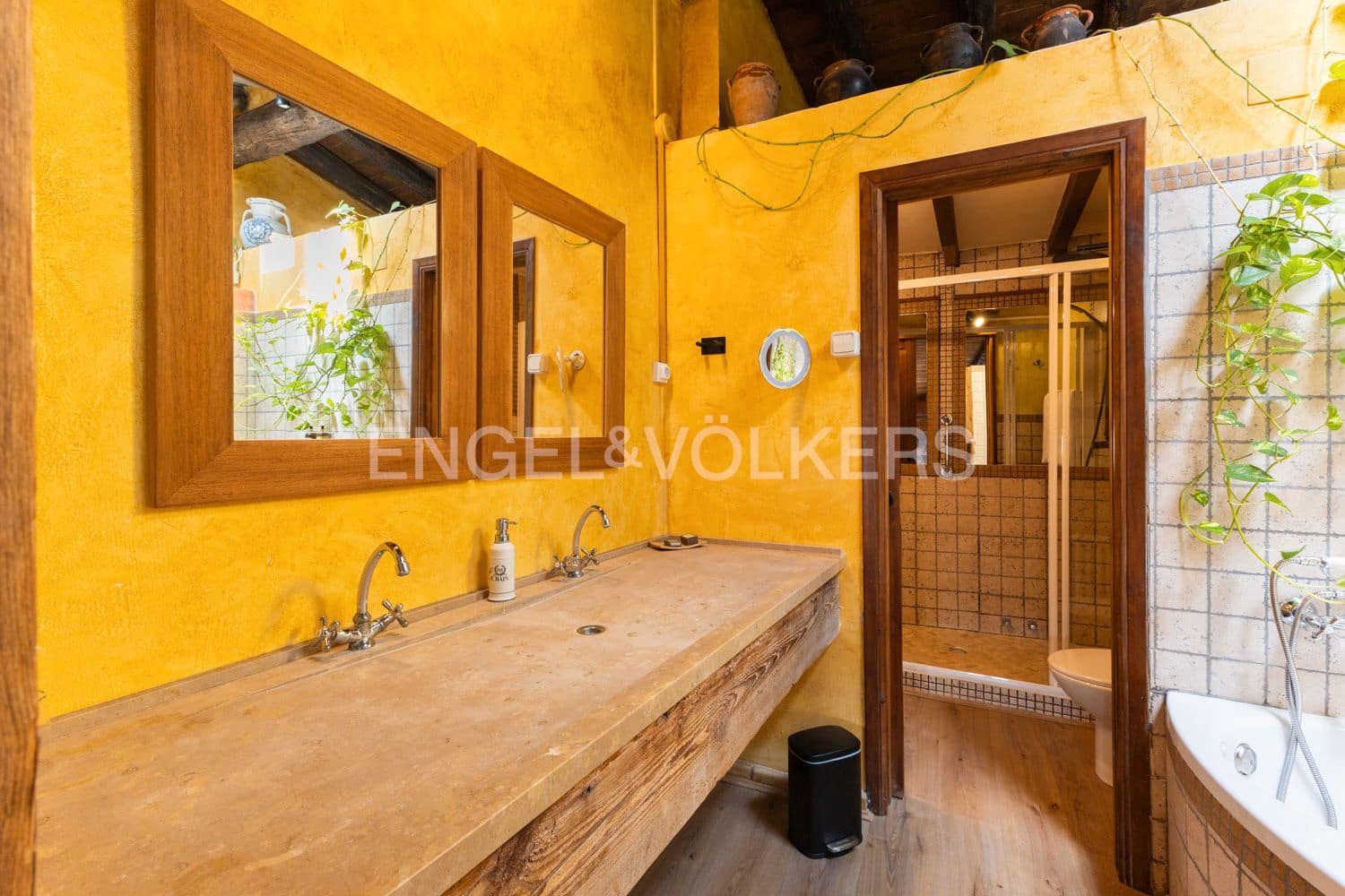 11 bedroom Hotel for sale in Vilafames - € 993,000 (Ref: 9197023)