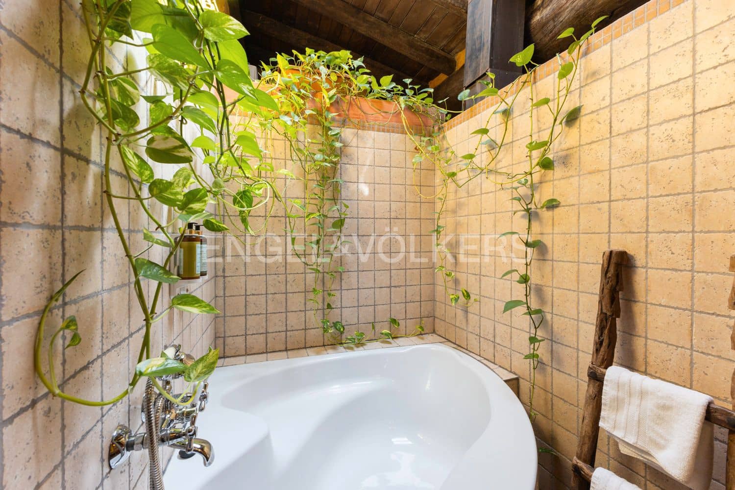 11 bedroom Hotel for sale in Vilafames - € 993,000 (Ref: 9197023)