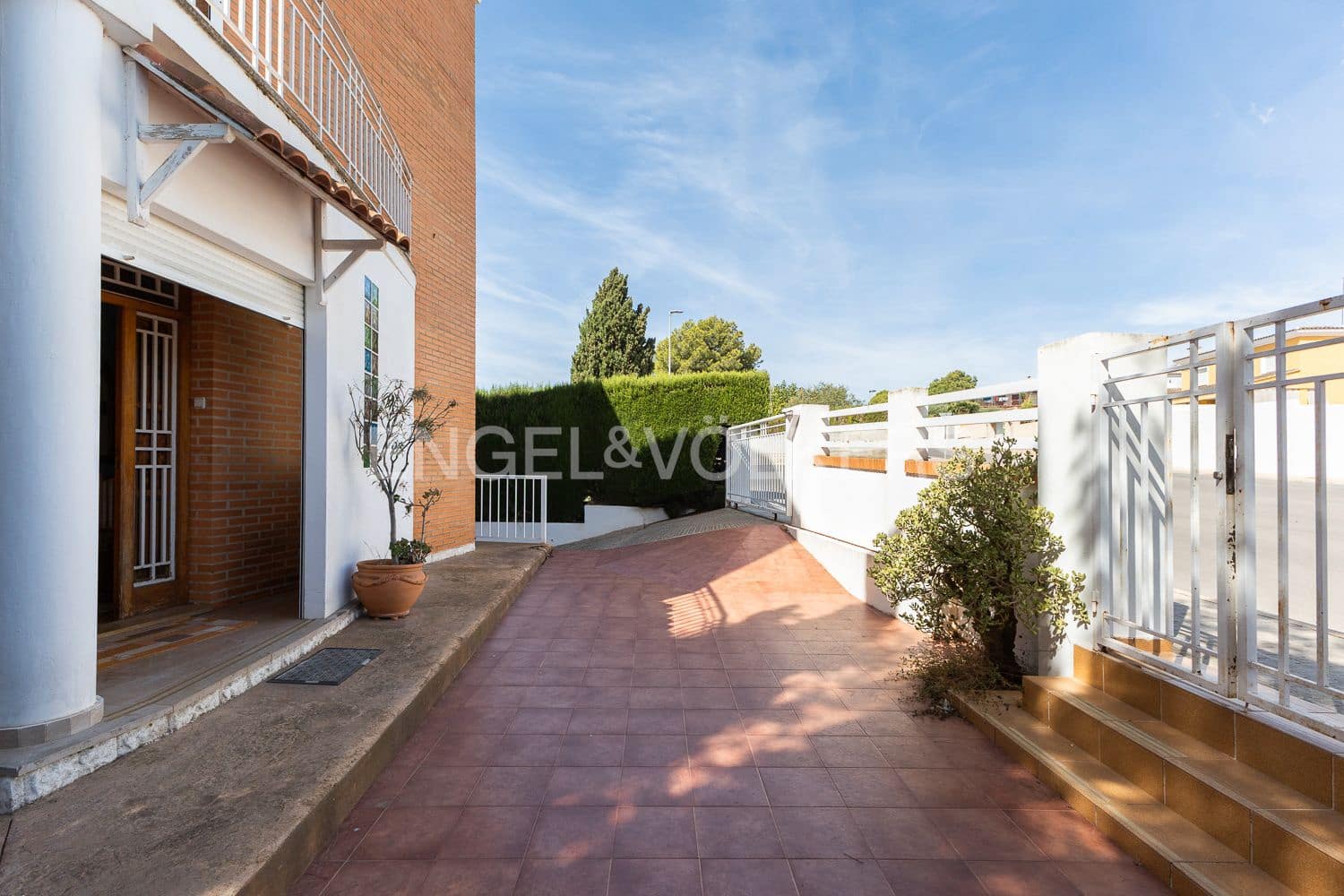 3 bedroom Villa for sale in Benifaio with pool garage - € 499,000 (Ref: 9203384)