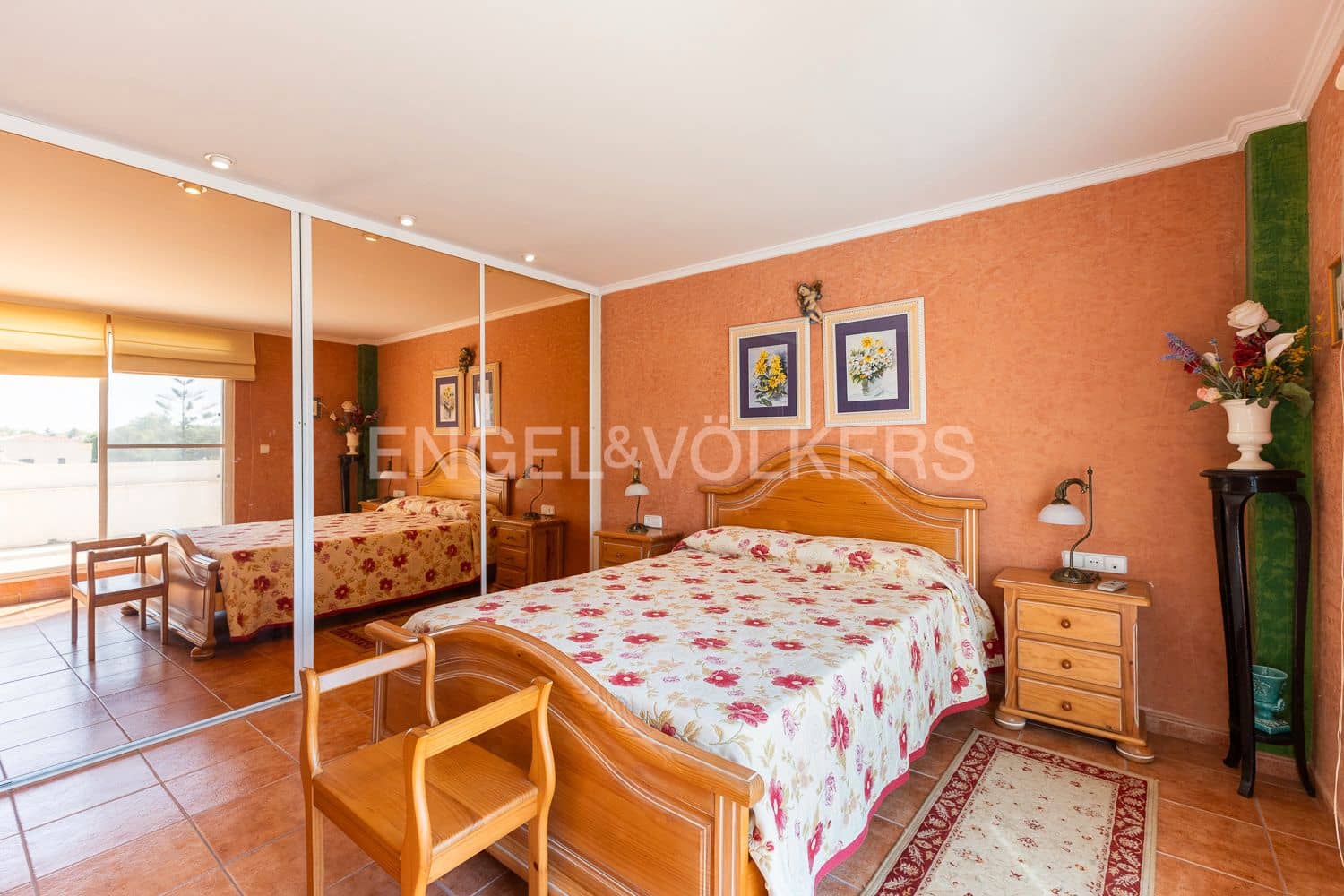 3 bedroom Villa for sale in Benifaio with pool garage - € 499,000 (Ref: 9203384)