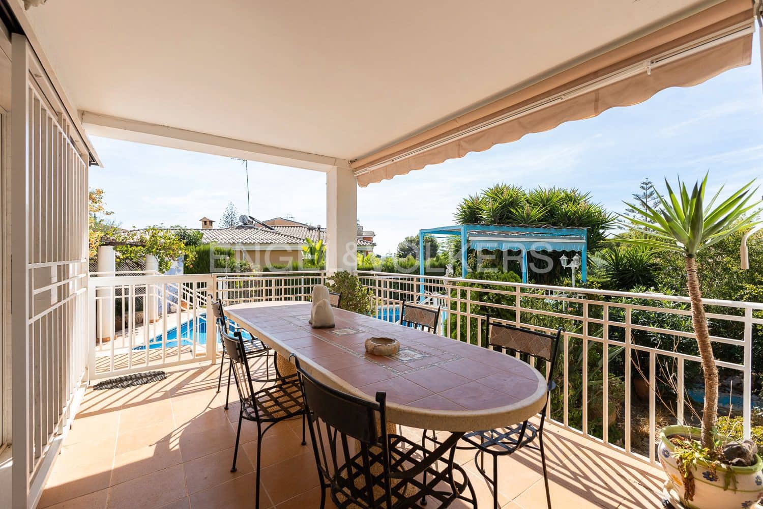 3 bedroom Villa for sale in Benifaio with pool garage - € 499,000 (Ref: 9203384)