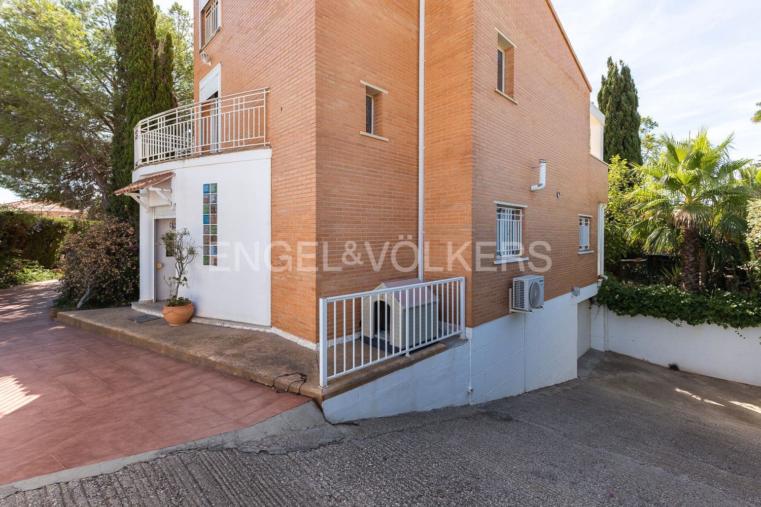 3 bedroom Villa for sale in Benifaio with pool garage - € 499,000 (Ref: 9203384)