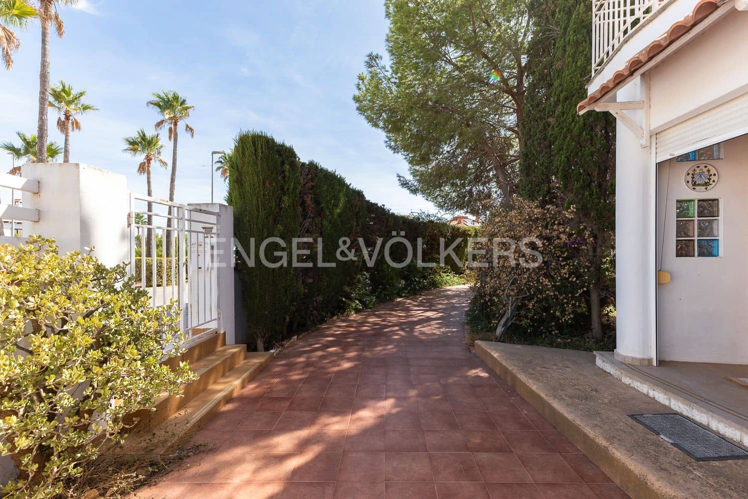 3 bedroom Villa for sale in Benifaio with pool garage - € 499,000 (Ref: 9203384)