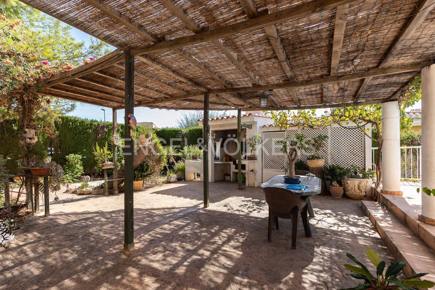 3 bedroom Villa for sale in Benifaio with pool garage - € 499,000 (Ref: 9203384)