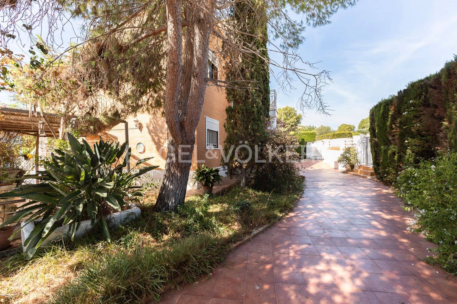 3 bedroom Villa for sale in Benifaio with pool garage - € 499,000 (Ref: 9203384)