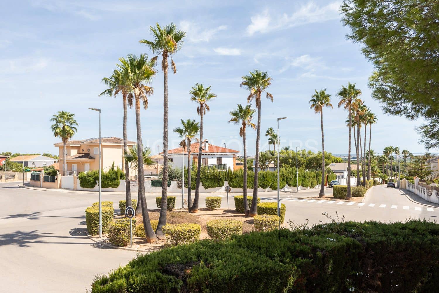 3 bedroom Villa for sale in Benifaio with pool garage - € 499,000 (Ref: 9203384)