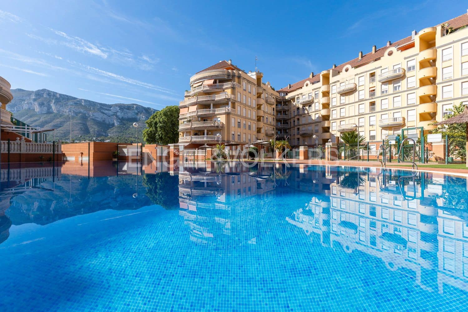 2 bedroom Flat for sale in Denia with pool - € 280,000 (Ref: 9207444)
