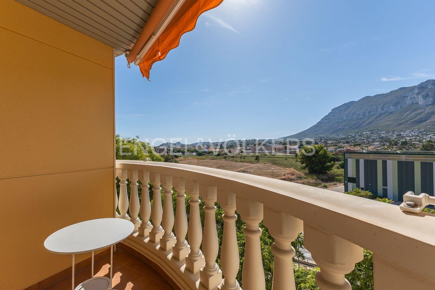 2 bedroom Flat for sale in Denia with pool - € 280,000 (Ref: 9207444)