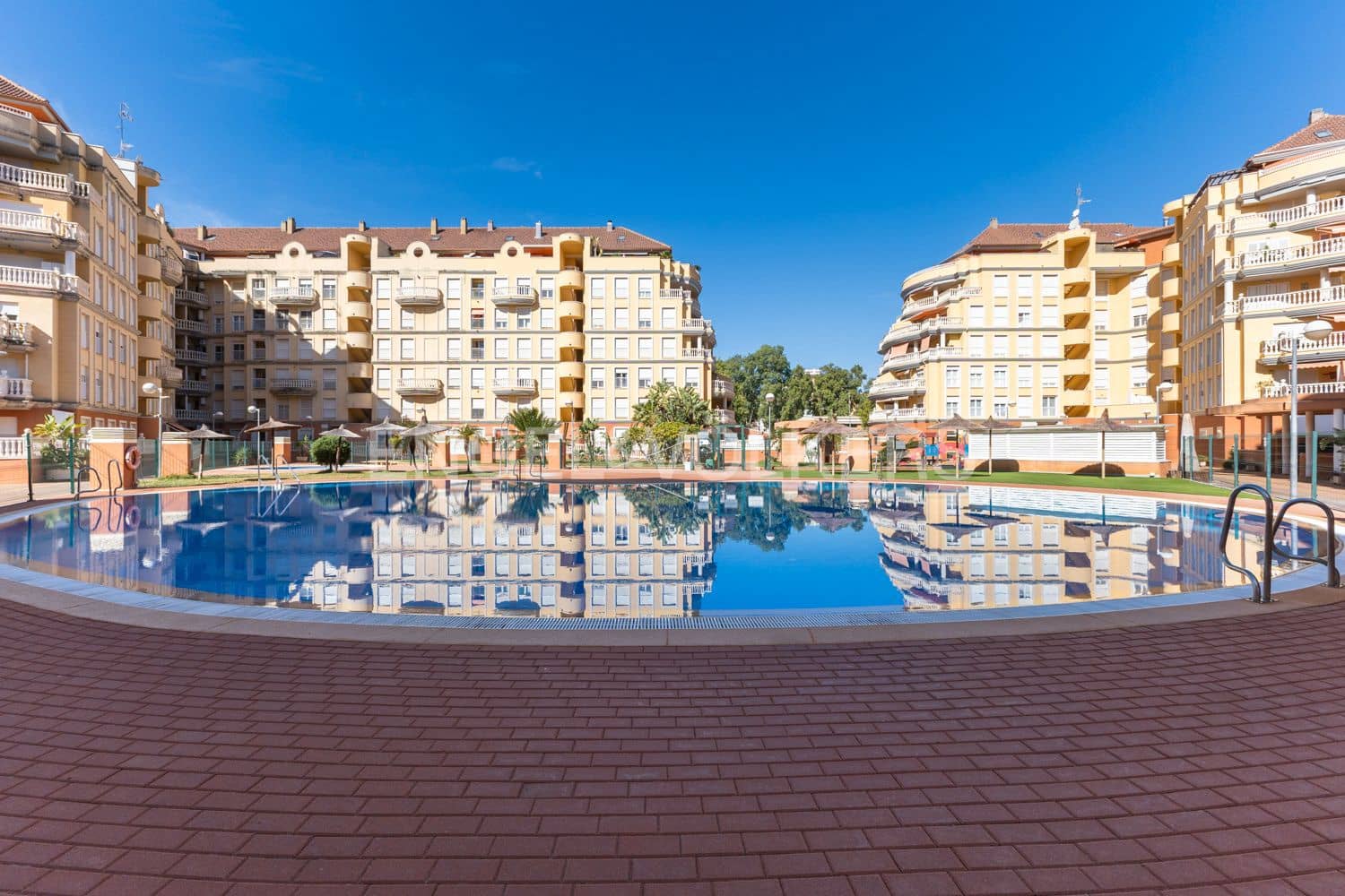 2 bedroom Flat for sale in Denia with pool - € 280,000 (Ref: 9207444)