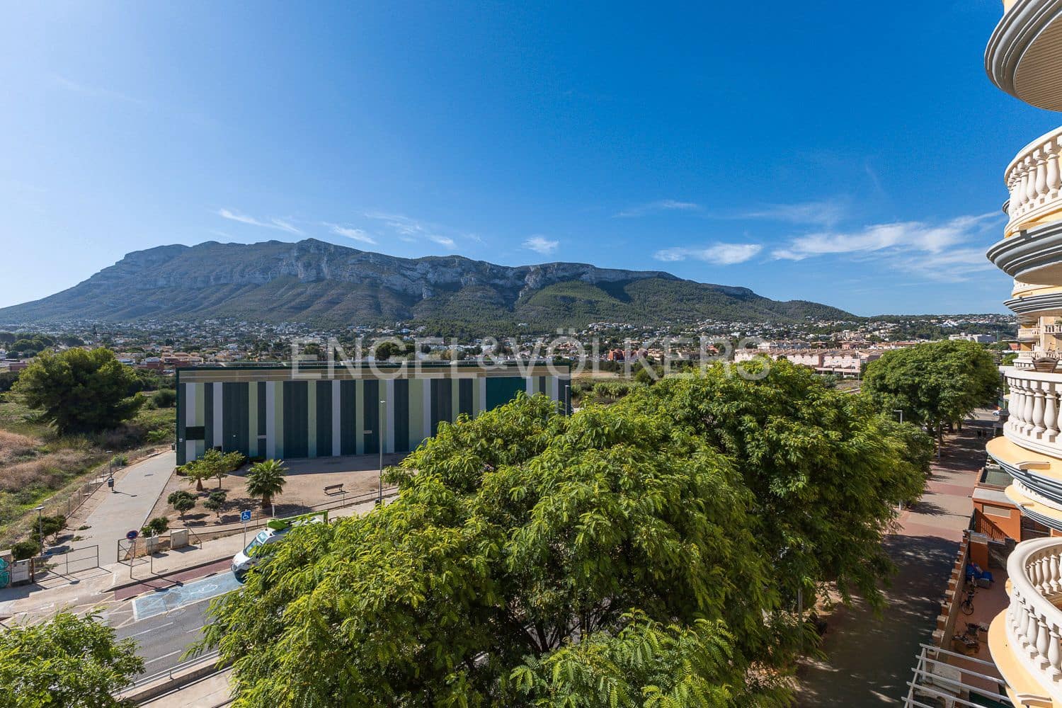 2 bedroom Flat for sale in Denia with pool - € 280,000 (Ref: 9207444)